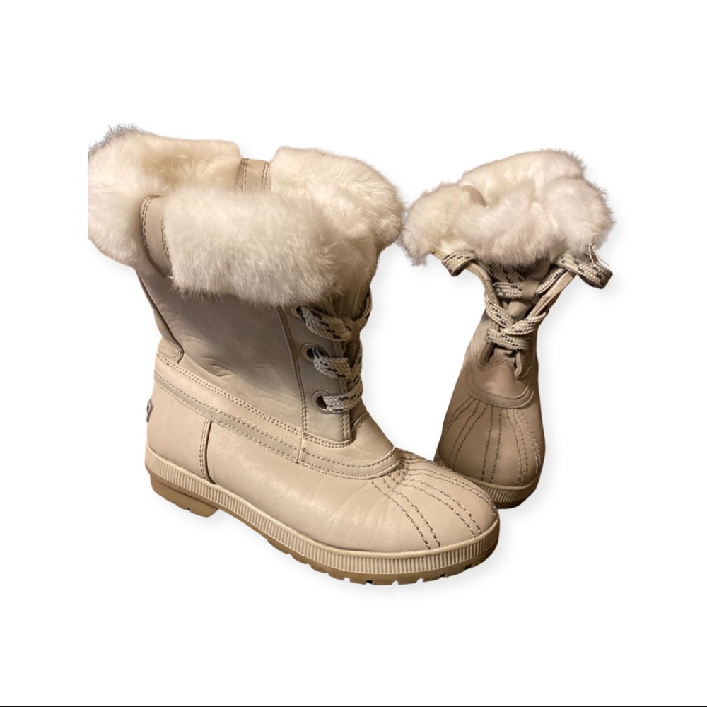 London Fog size 9 milly waterproof boots white